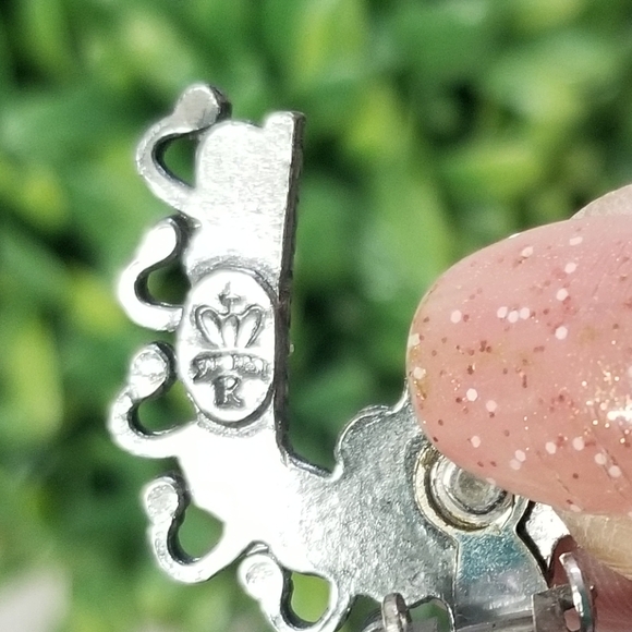 Vintage Sancrest R faux turquoise and silvertone clip earrings - Picture 7 of 7